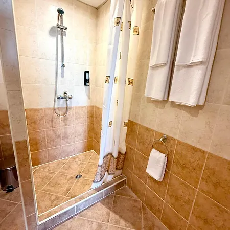 Отель Royal - 4*