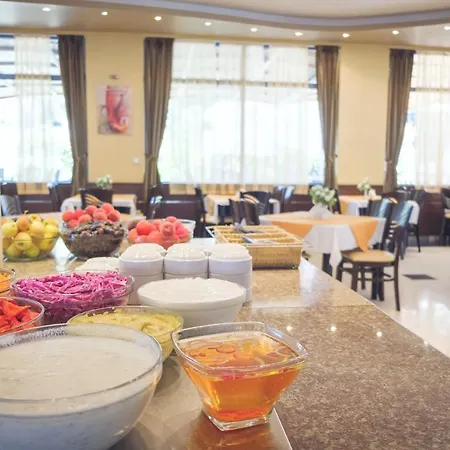 Отель Royal - 4*